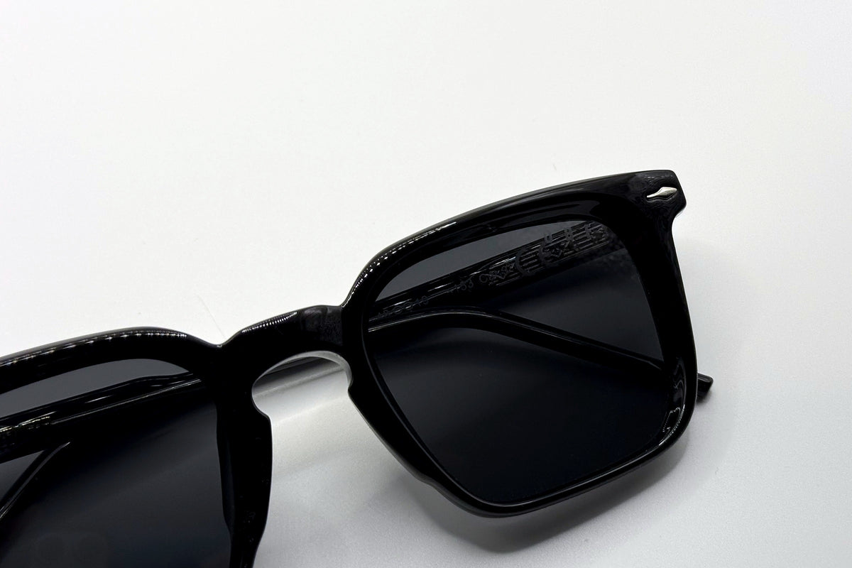 OBE 002 Black sunglasses, lens detail