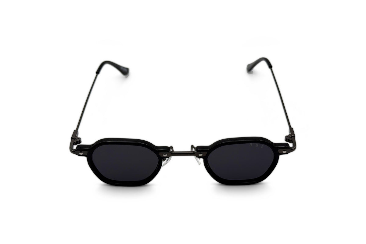OBE 004 Black sunglasses, arms open